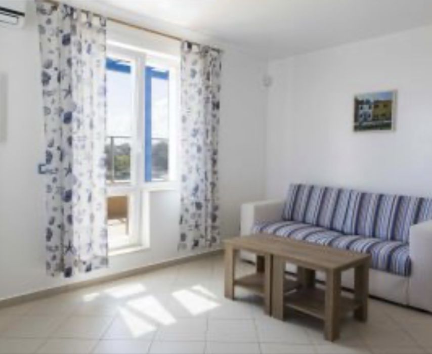 Двустаен апартамент на първа линия под наем в Лозенец