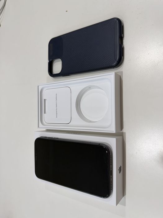 Продам iPhone 11, 4/128 Gb