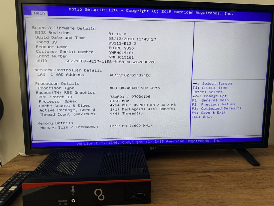 Малък компютър Fujitsu Futro S930