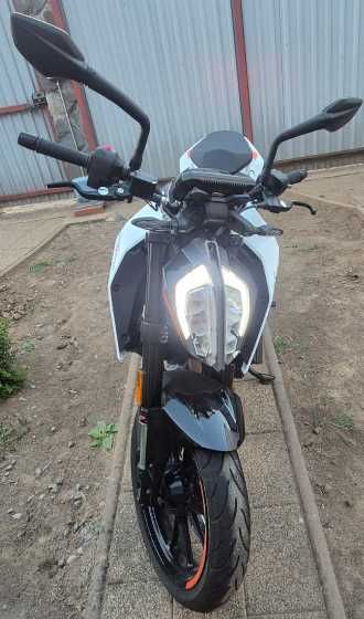 Vând KTM 390 Duke (2022) – Primul proprietar / Cumpărată de la Moto Emotion