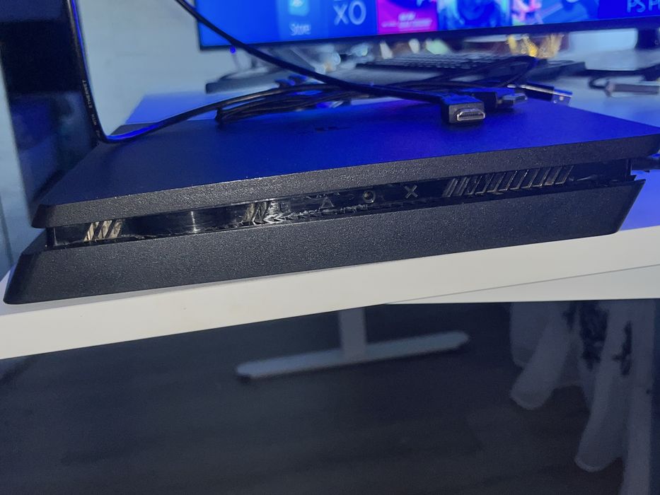 PS4 Slim Playstion 4 slim 1000gb controller + cabluri in stare foarte buna