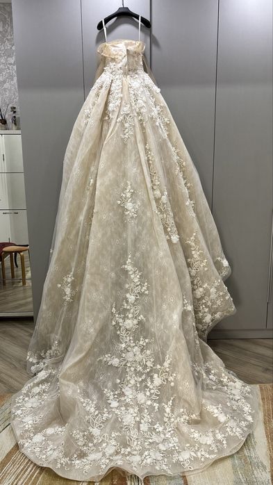 Продам свадебные платья