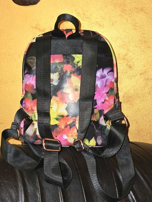 Ted Baker страхотна нова раничка