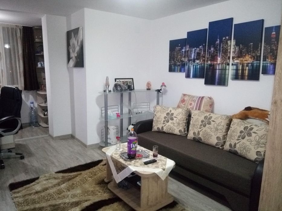 Închiriez garsonieră