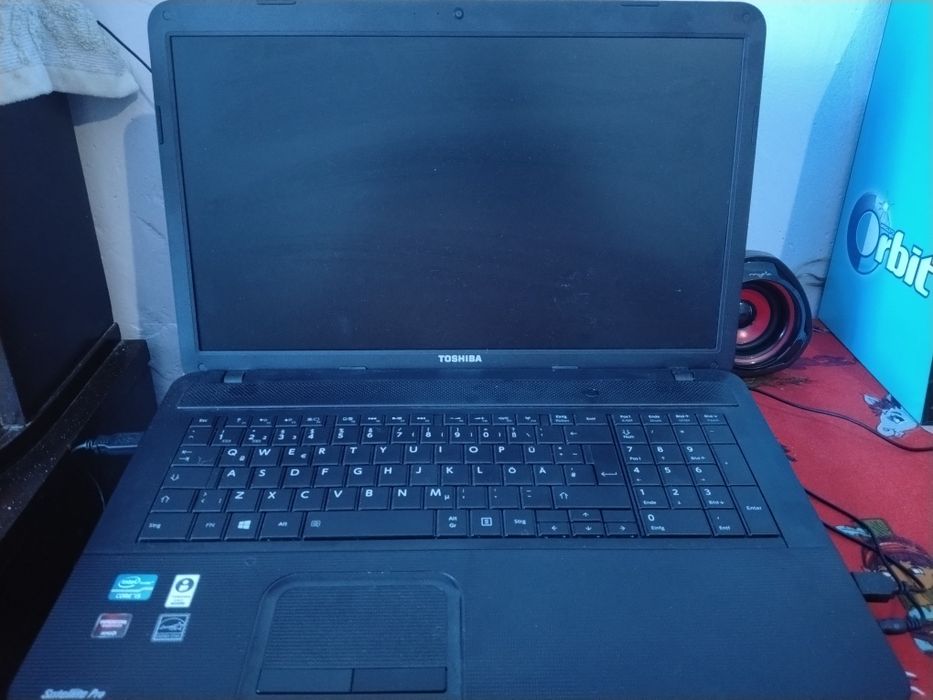 Vând Leptop Toshiba Satellite Pro