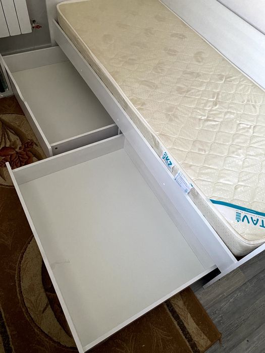 Односпальная кровать