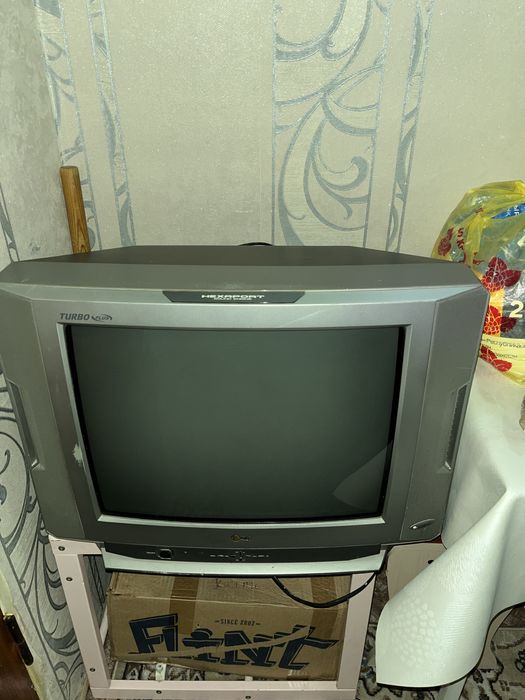 Продам телевизор простой