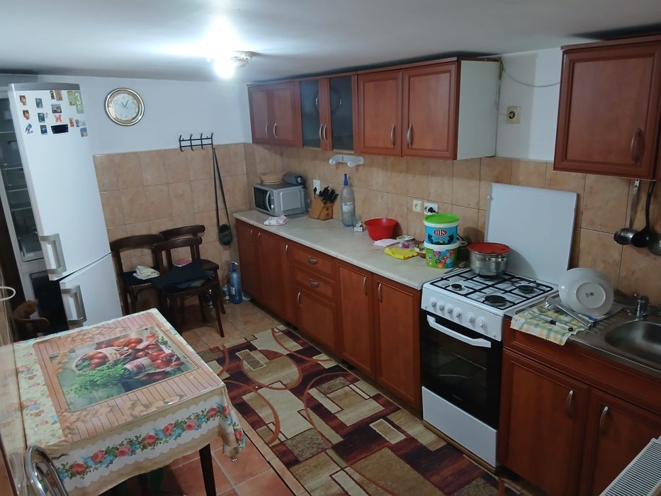 Inchiriez casa cu 2 camere ,bucătărie,baie