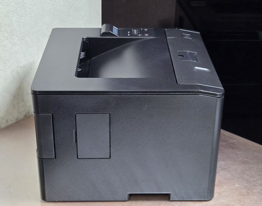 Продаю черно-белый лазерный принтер HP m401dne Дуплекс