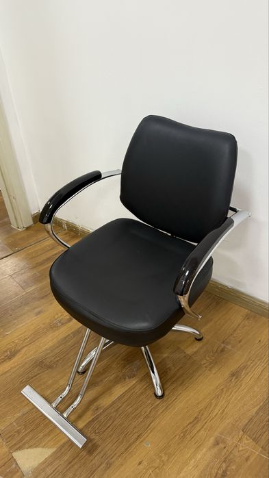 Продам кресло парикмахера