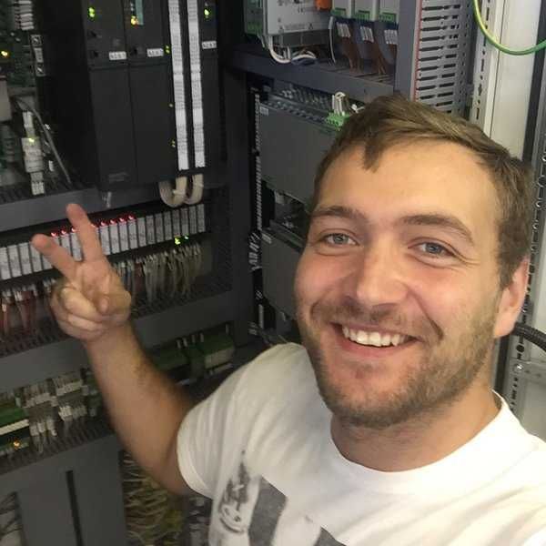 Электрик недорого Астана. Установка розеток, плиты, люстры, ремонт