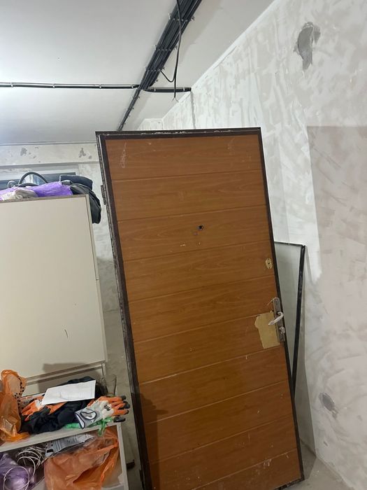 Дверь от квартиры