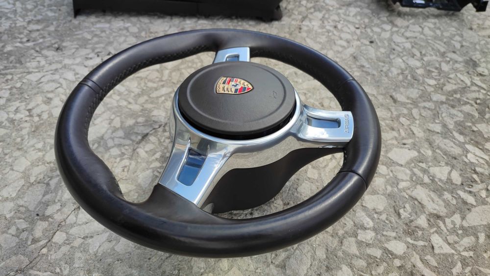 Спортен волан с бег airbag и пера Porsche Panamera 4s Порше Панамера