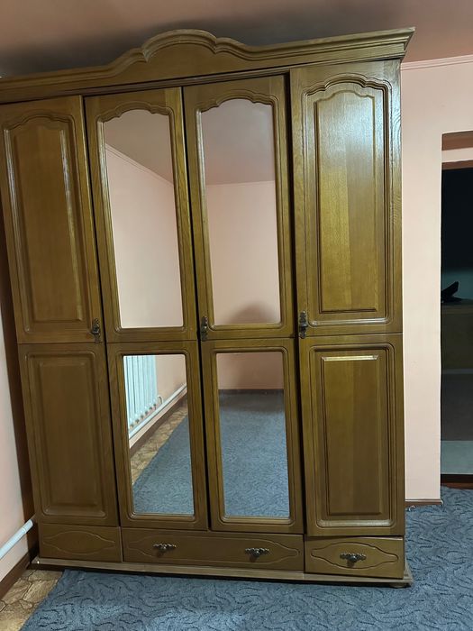 Шкаф б/у красивый и большой