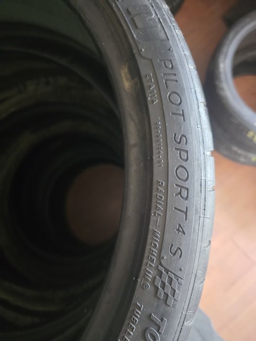 Vand doua anvelope 245/35 ZR21