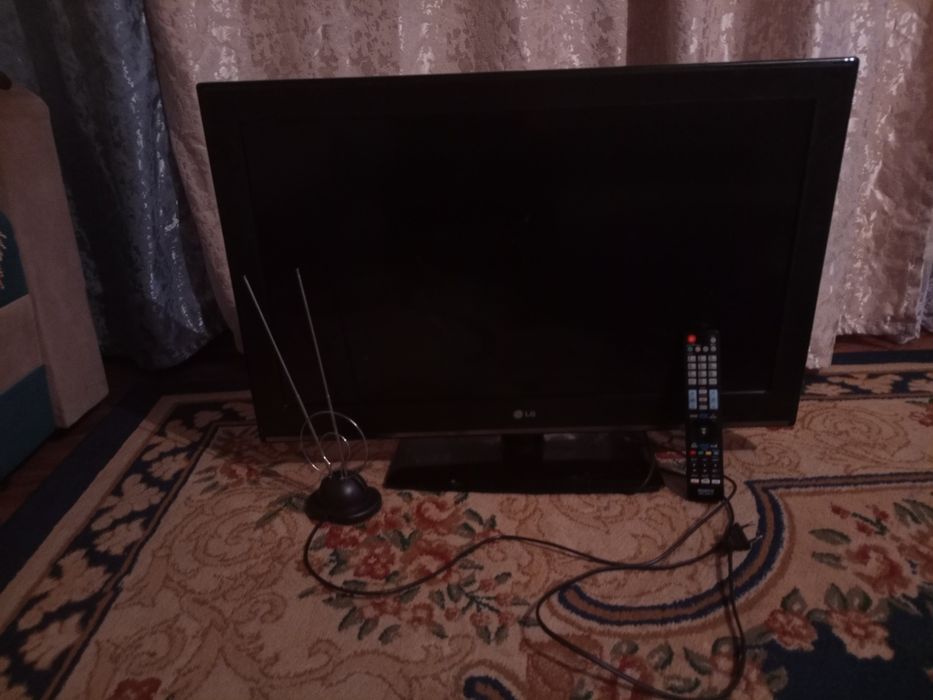 Телевизор LG пульт +кабель в подарок