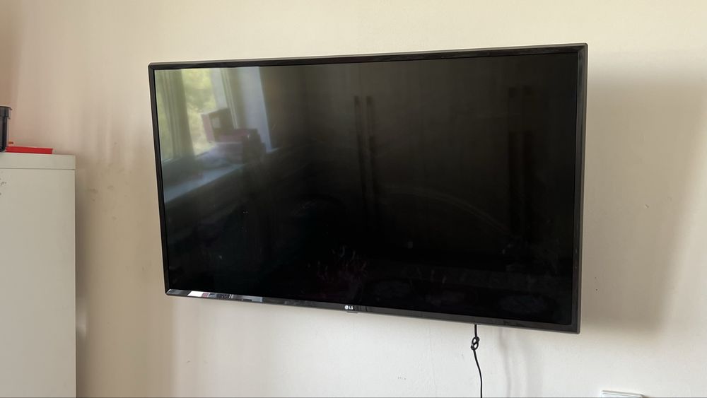 Телевизор смарт LG срочно