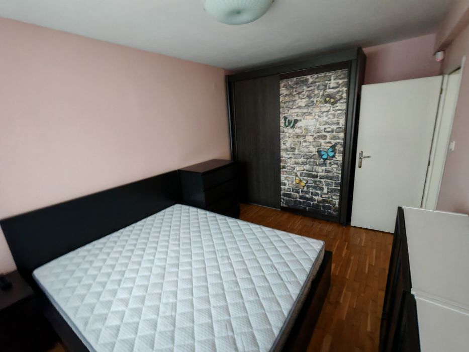 Дава се под наем Тристаен апартамент в Плевен, 9-ти квартал - 98 кв.м за 565 € - Снимка #9