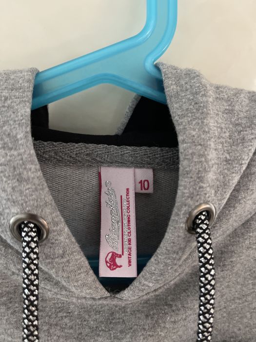 Детски суичър с декорация сърце с пера и пайети за ръст 10г.