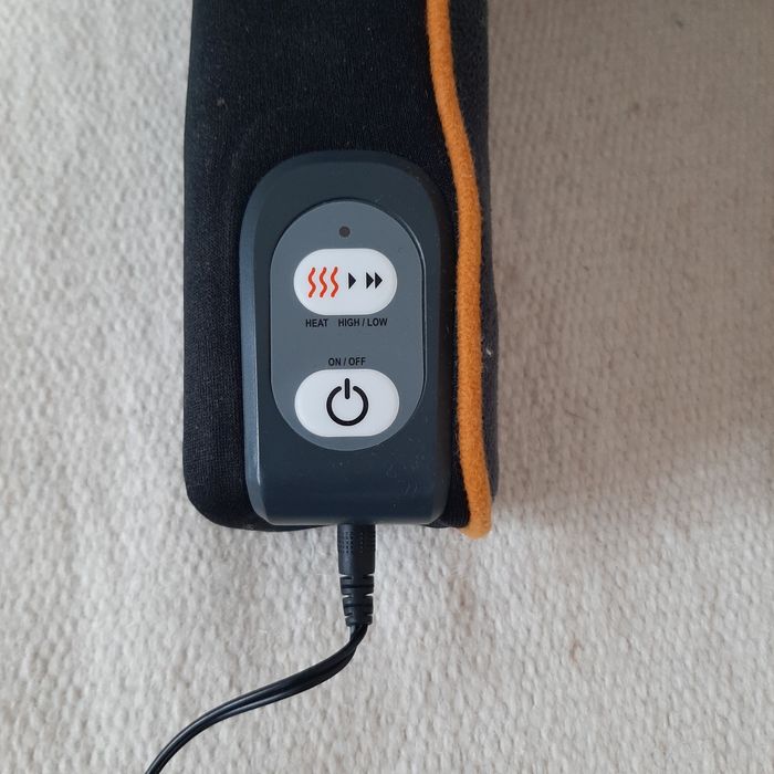 Aparat de masaj cervical portabil, electric, cu incalzire