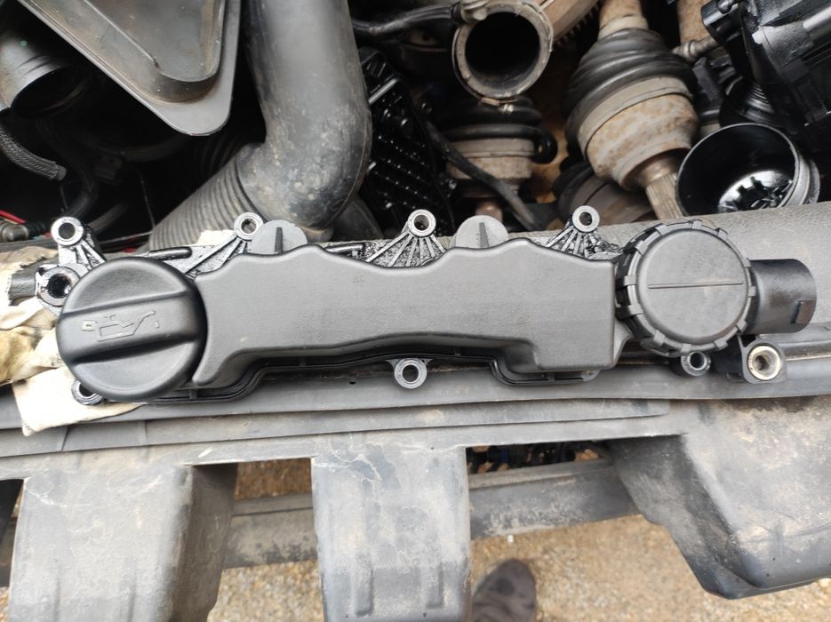 Капак(клапани)за Пежо-307,1.6HDI