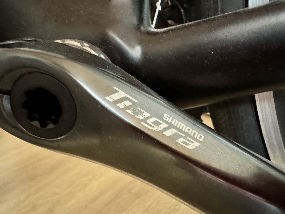 Продавам шосеен бегач CUBE