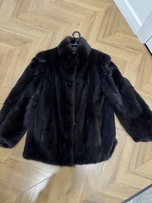 Норковая шуба продается