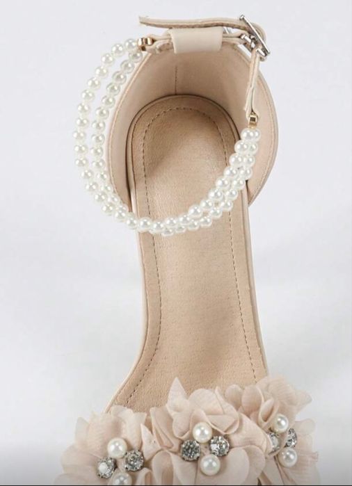 Дамски сандали на висок ток