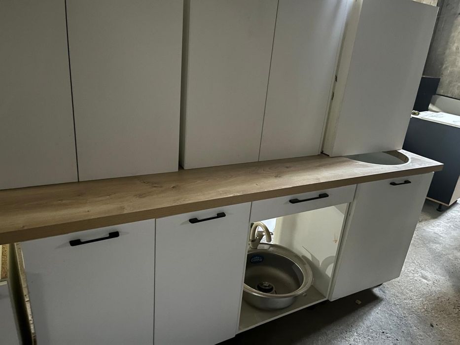 Продам кухонный мебель