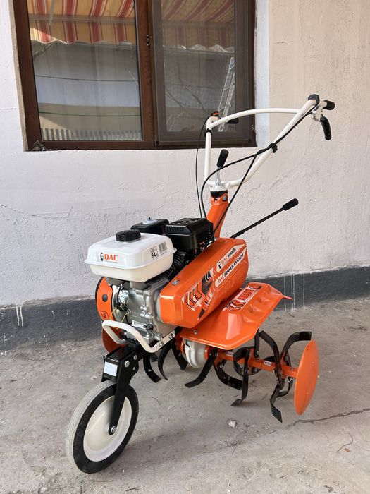 Inchirieri scule: Placa Compactoare, Mai, Motosapa, etc