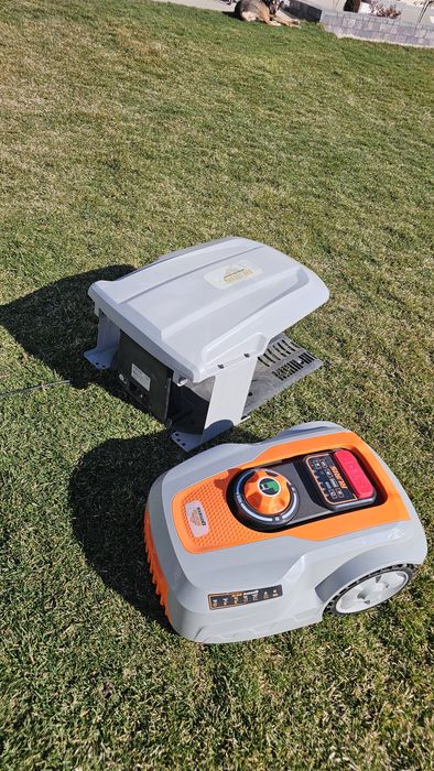 Robot de tuns iarba
