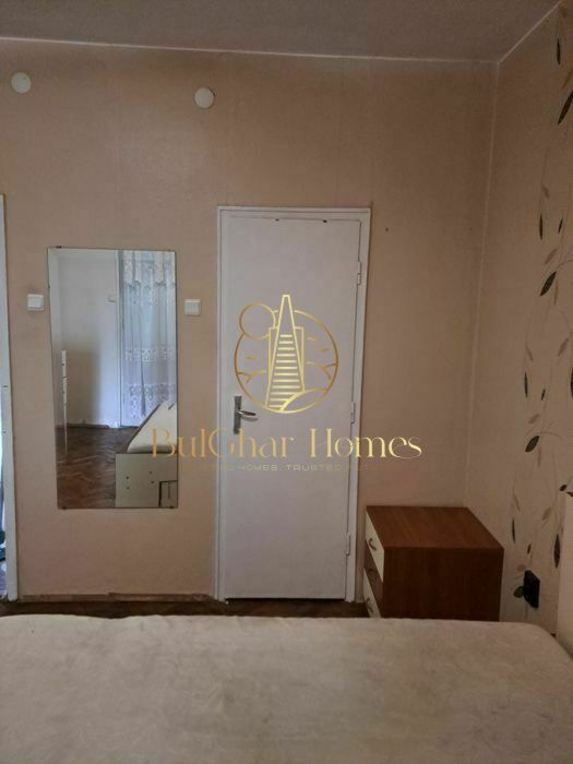 Дава се под наем Двустаен апартамент в Варна, Базар Левски - 68 кв.м за 457.47 € - Снимка #2