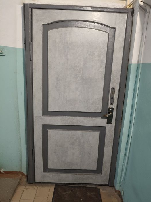 Продам входные двери железные