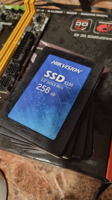 Оперативная память, SSD 256ГБ и процессор i3  8100