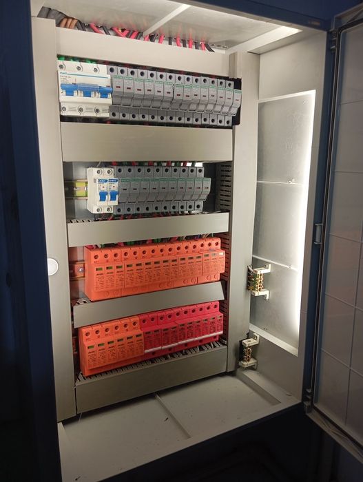 Услуга электрика солнечный панел зарядник электромобиля установим