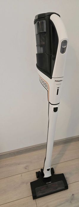 Aspirator vertical fara fir Miele Triflex HX2 – 2 baterii (autonomie ~120 min), ca nou, garanție + accesorii – PREȚ FIX