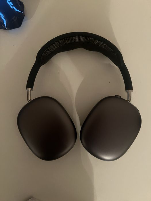 AirPods Max в хорошем состояний