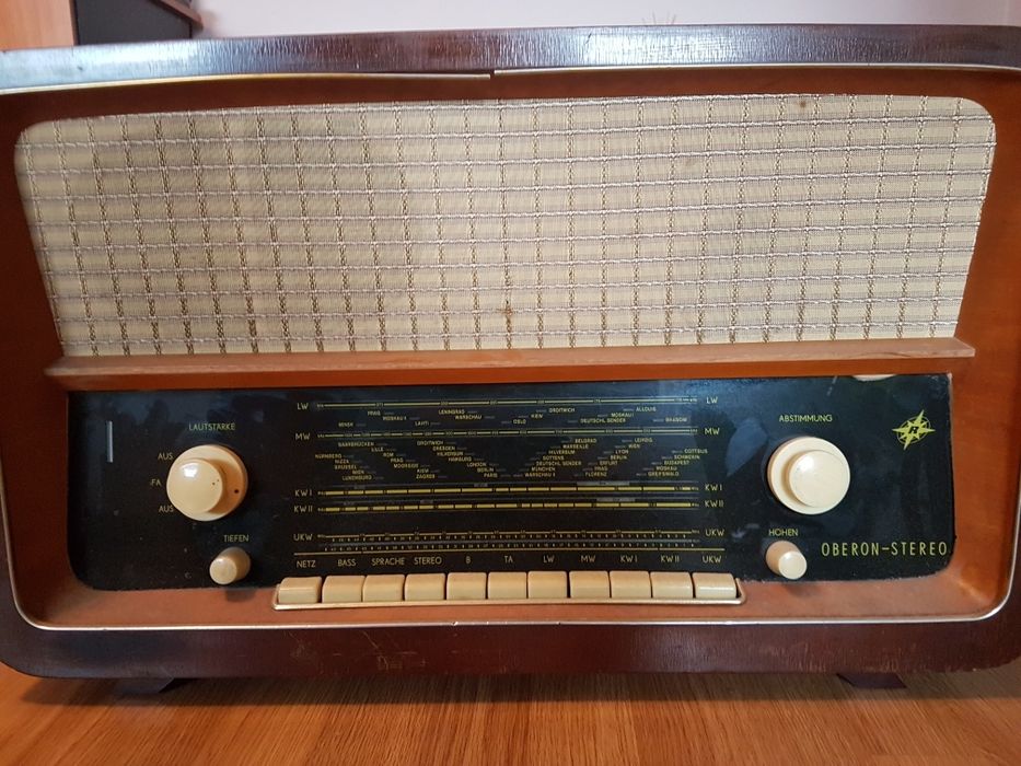 Radio vechi Oberon. Functional si in stare estetică 9.5 din 10