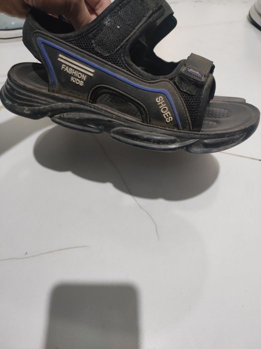 Продам босоножки для мальчика