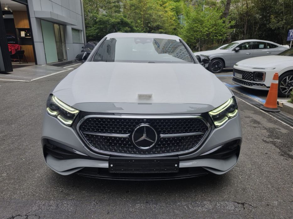 MERCEDES E300 AMG LINE 4Matic 140 anniversary