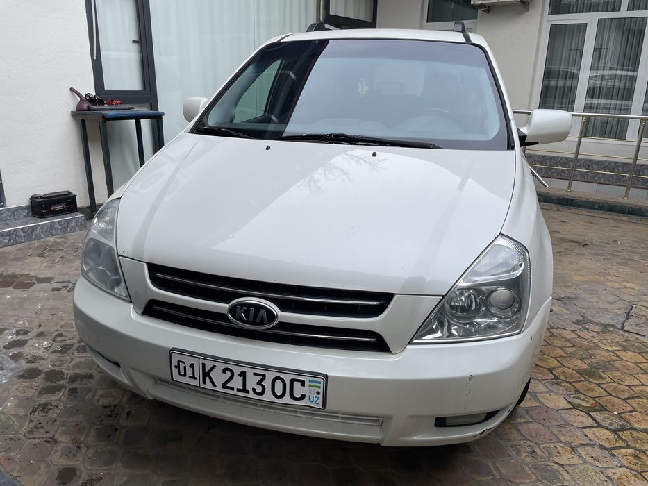 Срочно продаю Kia carnival автомат