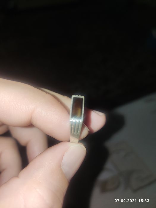 Серебрянное кольцо с камнем