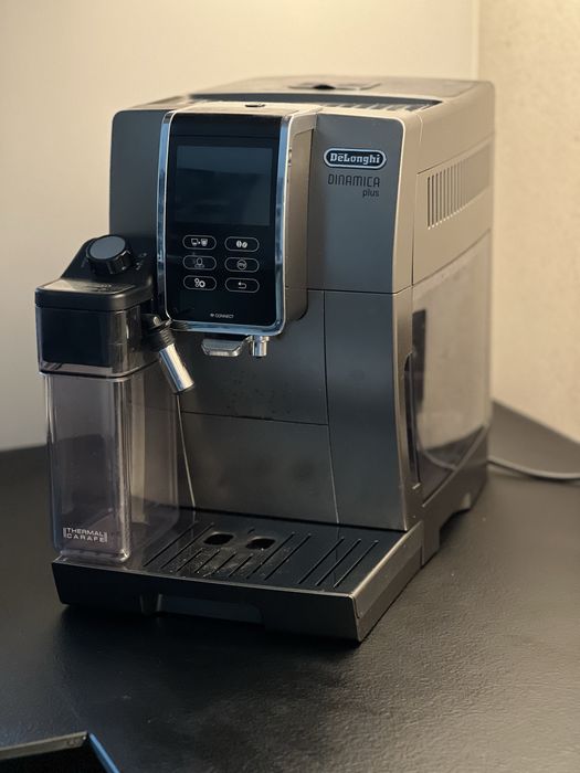 Delonghi кафе машина с кутия