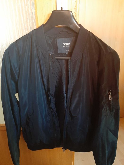 Тъмно синьо яке за момче. Марка Only. Номер s. Неизползвано.