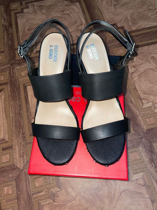 Новые кожаные босоножки на танкетке из настоящего дерева