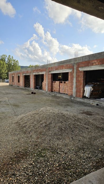 Vănd teren în suprafață de 2400 metri pătrați