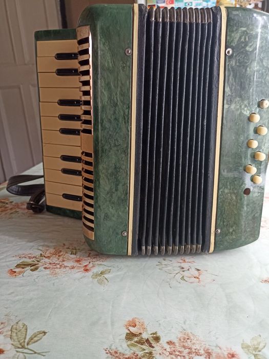 Аккордион  продам