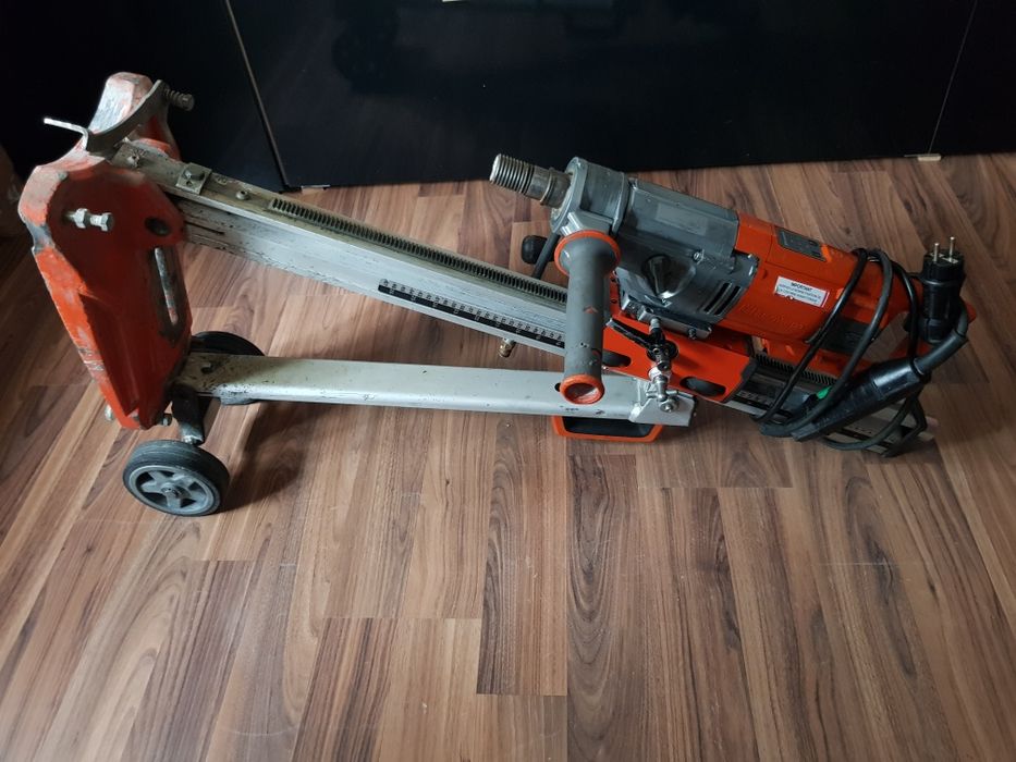 Mașină de carotat Husqvarna DM 220 și stativ DS 250