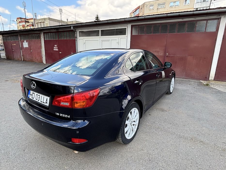 Vând Lexus IS 220d
