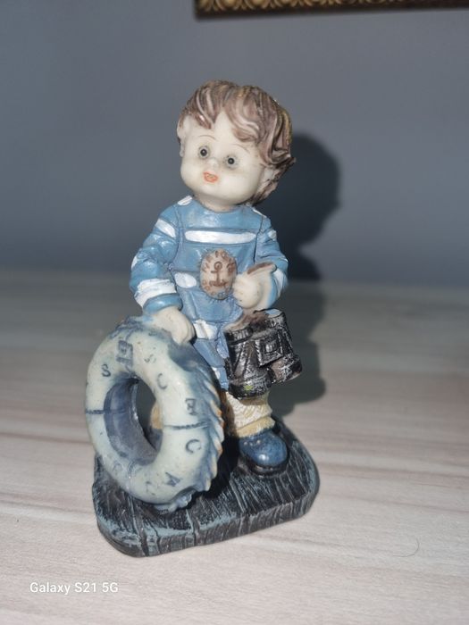 Стара керамична статуетка